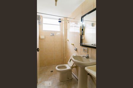 Banheiro de kitnet/studio para alugar com 1 quarto, 39m² em Liberdade, São Paulo