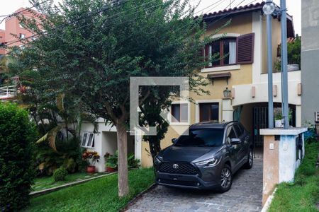 Casa de condomínio para alugar com 200m², 3 quartos e sem vaga Casa de condomínio para alugar com 200m², 3 quartos e sem vagaFachada