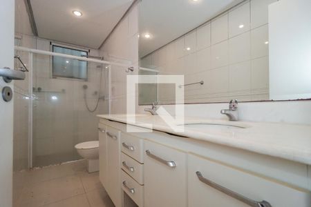 Casa de condomínio para alugar com 200m², 3 quartos e sem vaga Casa de condomínio para alugar com 200m², 3 quartos e sem vagaBanheiro da Suíte