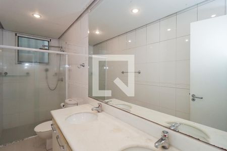 Casa de condomínio para alugar com 200m², 3 quartos e sem vaga Casa de condomínio para alugar com 200m², 3 quartos e sem vagaBanheiro da Suíte