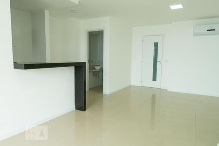 Sala  de apartamento à venda com 2 quartos, 90m² em Charitas, Niterói