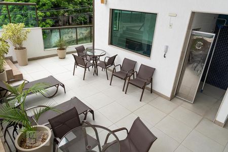 Apartamento à venda com 90m², 2 quartos e 2 vagasÁrea comum - Piscina