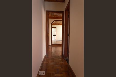 Casa à venda com 145m², 4 quartos e sem vaga Casa à venda com 145m², 4 quartos e sem vagaCorredor