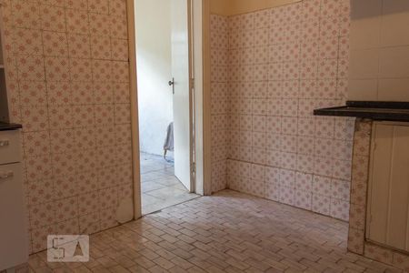 Casa à venda com 145m², 4 quartos e sem vaga Casa à venda com 145m², 4 quartos e sem vagaCozinha