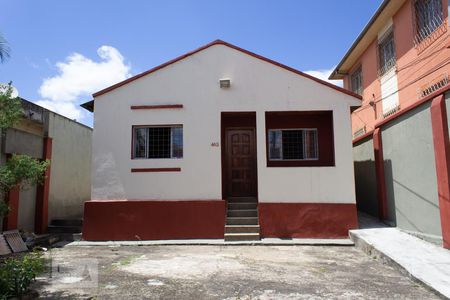 Casa à venda com 145m², 4 quartos e sem vaga Casa à venda com 145m², 4 quartos e sem vagaÁrea Externa