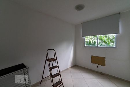 Quarto 2 de apartamento para alugar com 2 quartos, 45m² em Vargem Pequena, Rio de Janeiro