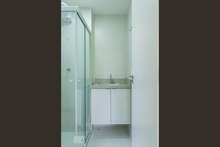 Banheiro de kitnet/studio para alugar com 1 quarto, 27m² em Sé, São Paulo