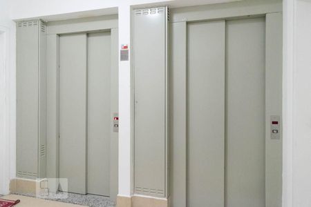 Apartamento para alugar com 70m², 3 quartos e 2 vagas Apartamento para alugar com 70m², 3 quartos e 2 vagasHall elevadores