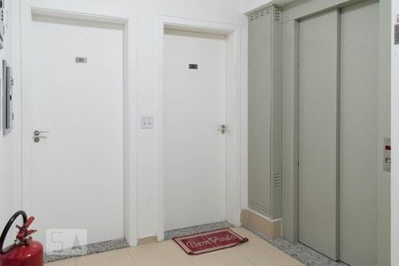Apartamento para alugar com 70m², 3 quartos e 2 vagas Apartamento para alugar com 70m², 3 quartos e 2 vagasHall elevadores
