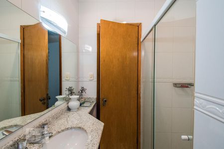 Casa à venda com 200m², 3 quartos e 3 vagasBanheiro 2