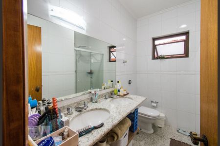 Casa à venda com 200m², 3 quartos e 3 vagasBanheiro da Suíte