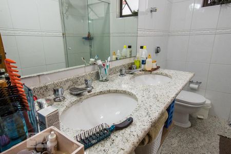 Casa à venda com 200m², 3 quartos e 3 vagasBanheiro da Suíte