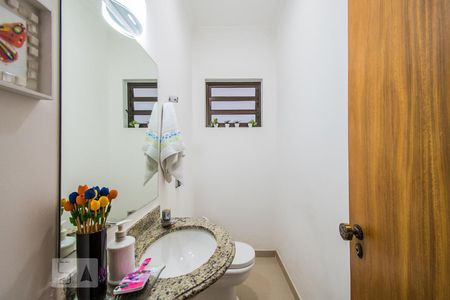 Casa à venda com 200m², 3 quartos e 3 vagasBanheiro 3