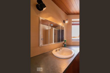 Casa para alugar com 250m², 3 quartos e 1 vaga Casa para alugar com 250m², 3 quartos e 1 vagaBanheiro Quartos