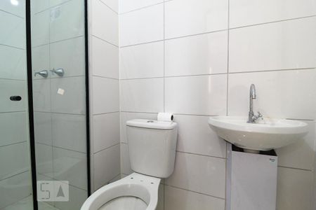 Banheiro de apartamento para alugar com 2 quartos, 43m² em Bom Retiro, São Paulo