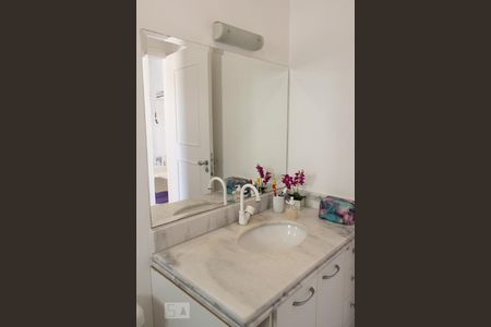 Casa à venda com 250m², 3 quartos e 2 vagas Casa à venda com 250m², 3 quartos e 2 vagasBanheiro da Suíte 1