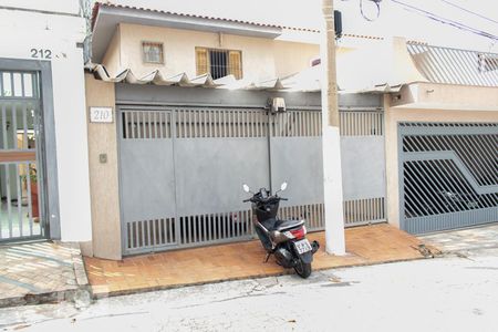 Casa à venda com 250m², 3 quartos e 2 vagas Casa à venda com 250m², 3 quartos e 2 vagasFachada