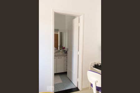 Casa à venda com 250m², 3 quartos e 2 vagas Casa à venda com 250m², 3 quartos e 2 vagasBanheiro da Suíte 1