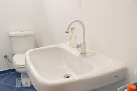 Casa à venda com 250m², 3 quartos e 2 vagas Casa à venda com 250m², 3 quartos e 2 vagasBanheiro