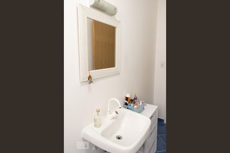 Casa à venda com 250m², 3 quartos e 2 vagas Casa à venda com 250m², 3 quartos e 2 vagasBanheiro