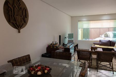 Sala de casa à venda com 3 quartos, 250m² em Vila Basileia, São Paulo