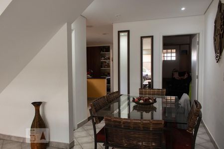 Sala de casa à venda com 3 quartos, 250m² em Vila Basileia, São Paulo