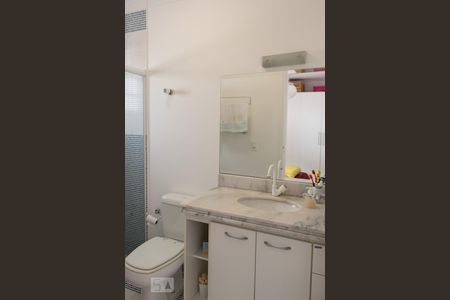 Casa à venda com 250m², 3 quartos e 2 vagas Casa à venda com 250m², 3 quartos e 2 vagasBanheiro da Suíte 1