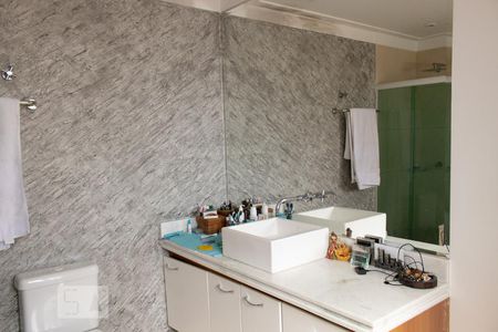 Casa à venda com 250m², 3 quartos e 2 vagas Casa à venda com 250m², 3 quartos e 2 vagasBanheiro da Suíte 2