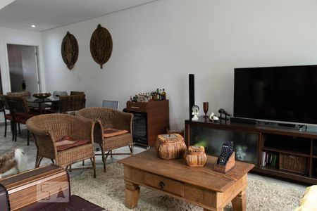 Sala de casa à venda com 3 quartos, 250m² em Vila Basileia, São Paulo