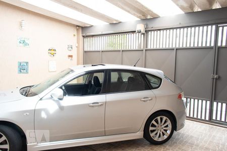 Casa à venda com 250m², 3 quartos e 2 vagas Casa à venda com 250m², 3 quartos e 2 vagasGaragem