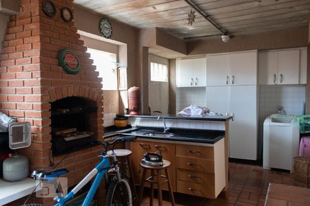 Casa à venda com 250m², 3 quartos e 2 vagas Casa à venda com 250m², 3 quartos e 2 vagasChurrasqueira