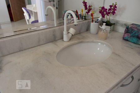 Casa à venda com 250m², 3 quartos e 2 vagas Casa à venda com 250m², 3 quartos e 2 vagasBanheiro da Suíte 1