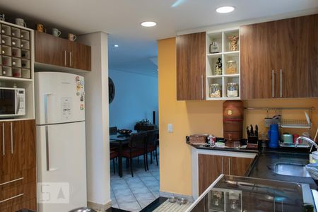 Casa à venda com 250m², 3 quartos e 2 vagas Casa à venda com 250m², 3 quartos e 2 vagasCozinha