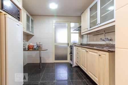 Apartamento para alugar com 120m², 3 quartos e 2 vagas Apartamento para alugar com 120m², 3 quartos e 2 vagasCozinha