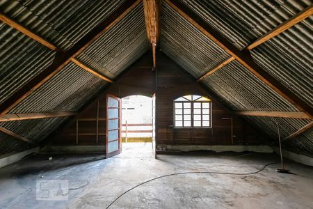 Casa à venda com 220m², 3 quartos e 2 vagasCobertura