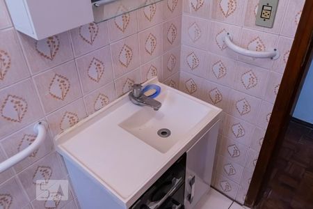 Casa à venda com 220m², 3 quartos e 2 vagasBanheiro social