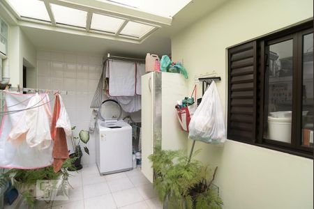 Casa à venda com 300m², 2 quartos e 2 vagasArea de serviço