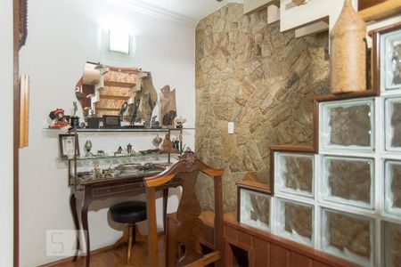 Casa à venda com 300m², 2 quartos e 2 vagasSala - piso superior