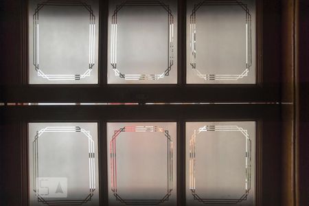 Casa à venda com 300m², 2 quartos e 2 vagasDetalhe dos vidros jateados