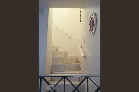 Casa à venda com 199m², 3 quartos e 2 vagas Casa à venda com 199m², 3 quartos e 2 vagasEscada