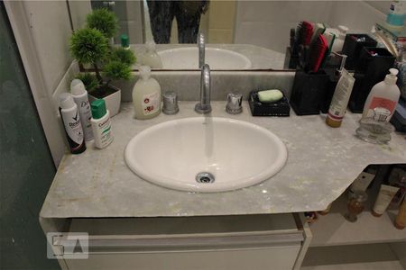 Apartamento para alugar com 70m², 2 quartos e 2 vagasBanheiro da Suíte