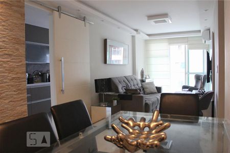 Sala de apartamento para alugar com 2 quartos, 70m² em Barra da Tijuca, Rio de Janeiro