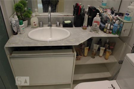 Apartamento para alugar com 70m², 2 quartos e 2 vagasBanheiro da Suíte