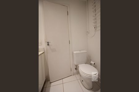 Apartamento à venda com 75m², 2 quartos e 2 vagasBanheiro da suíte 1
