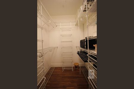 Closet de apartamento à venda com 2 quartos, 75m² em Vila Andrade, São Paulo