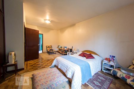 Casa à venda com 290m², 3 quartos e 5 vagasSuite