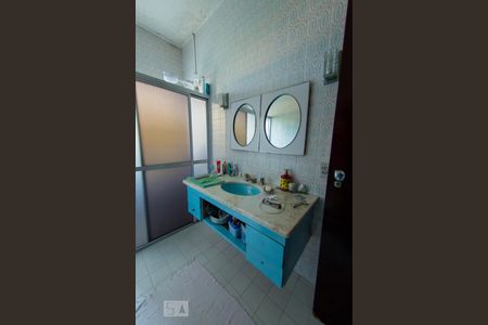 Casa à venda com 290m², 3 quartos e 5 vagasBanheiro Corredor