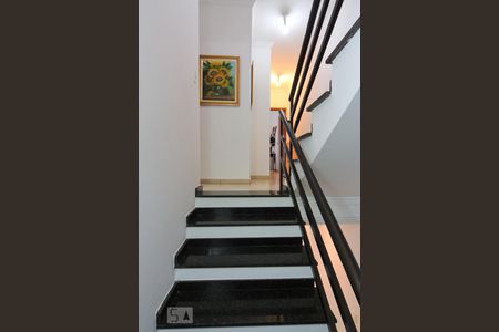 Escada de casa à venda com 4 quartos, 225m² em Vila Comercial, São Paulo