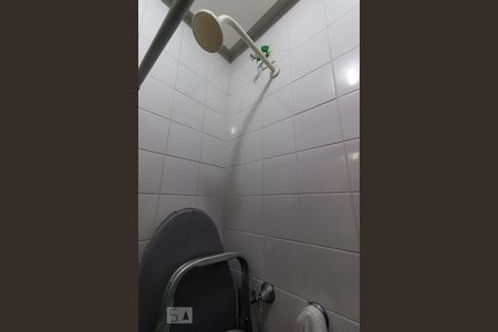 Apartamento à venda com 300m², 3 quartos e 2 vagas Apartamento à venda com 300m², 3 quartos e 2 vagasBanheiro de Serviço