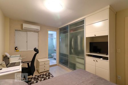 Apartamento à venda com 300m², 3 quartos e 2 vagas Apartamento à venda com 300m², 3 quartos e 2 vagasSuíte 1